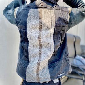 🦊 FOX & VIXEN Black Hooded Oilskin Canvas Vest